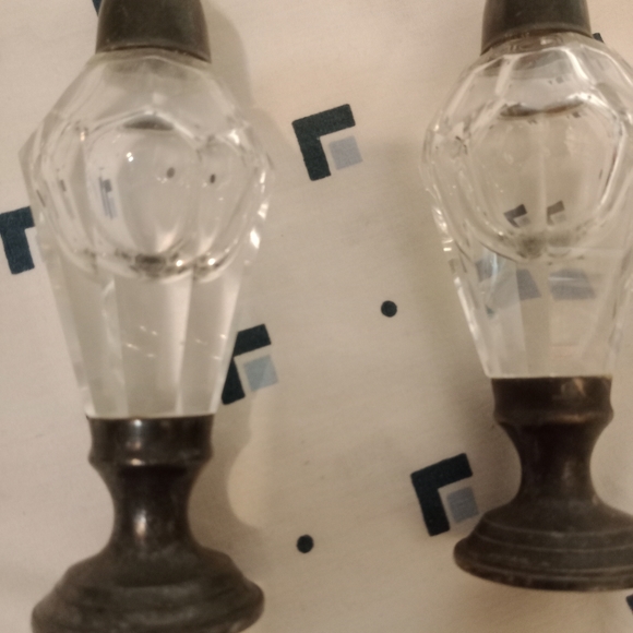 Vintage Leadcrystal Imported Hand Cut Salt And Pepper Shakers. - Picture 3 of 5